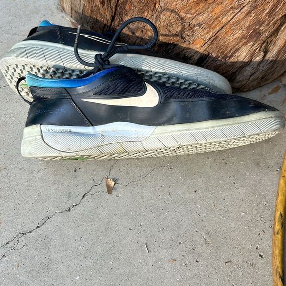 Nike SB Nyjah Free 2 Good Condition Dark Obsidian Hyper Jade Black size 8 - Picture 9 of 9